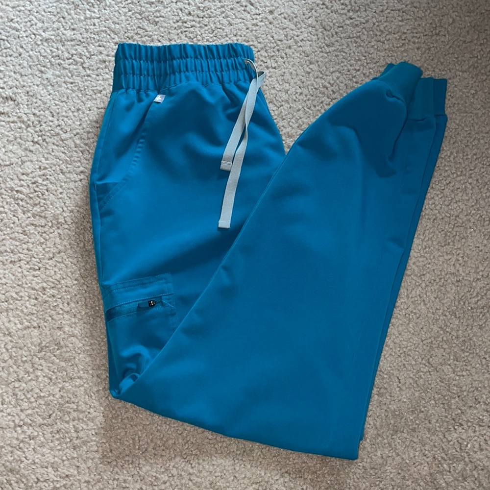 Figs scrub pants. Zamora joggers. Size: medium, tall. Color: teal